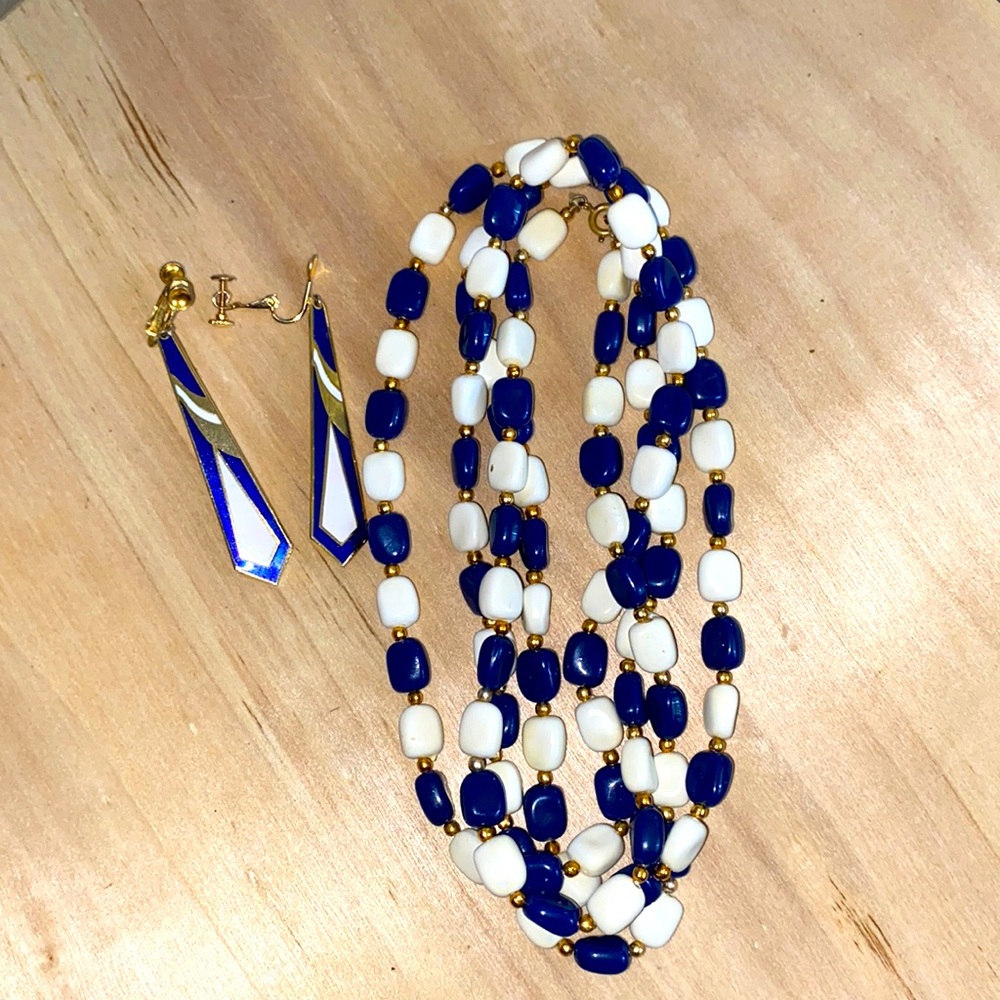 Earring And necklace set